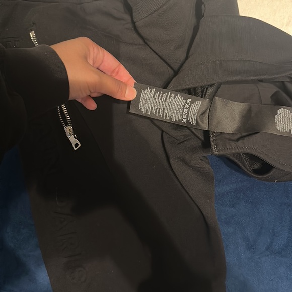 Embossed Balmain shorts and matching set size large - Picture 4 of 7